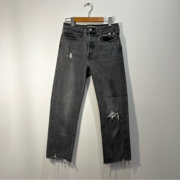 Levi's Wedgie Straight Leg Fray Raw Hem Distressed High Waist Button Fly Jeans - Picture 14 of 15